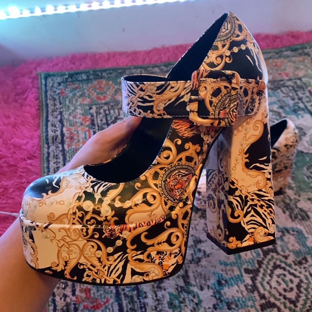 Patterned Heels - Picture 3 of 6